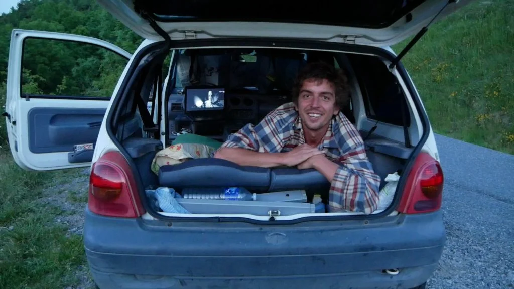 Twingo aménagée en mini camping car : le plus petit van du monde ?