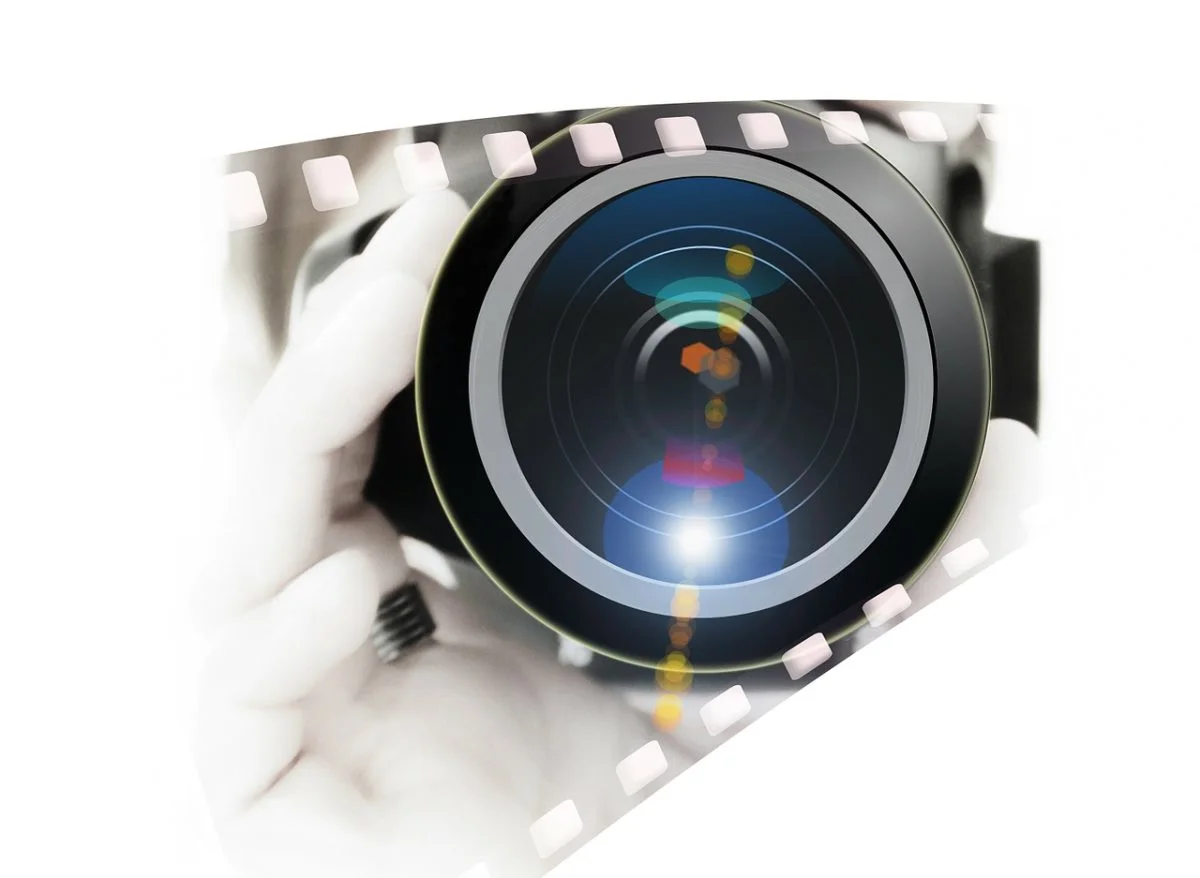 camera, hand, lens-108531.jpg